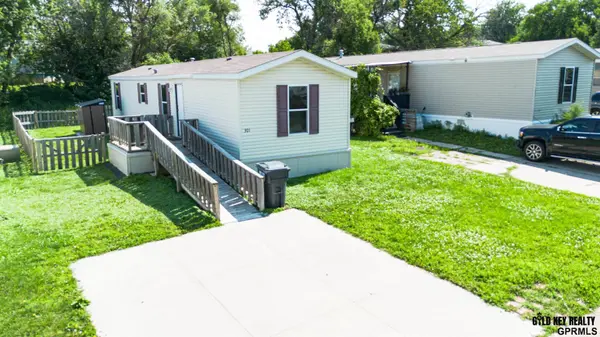 301 W Treehaven DR, Lincoln, NE 68521