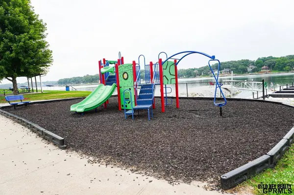 1812 Beaver Lake BLVD, Plattsmouth, NE 68048