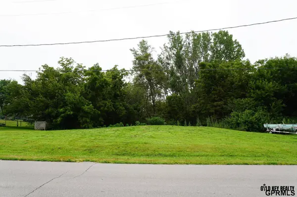 1812 Beaver Lake BLVD, Plattsmouth, NE 68048
