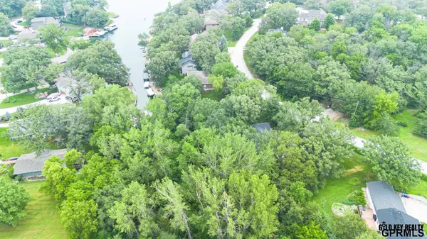 1812 Beaver Lake BLVD, Plattsmouth, NE 68048