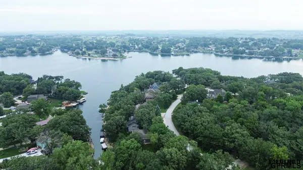 1812 Beaver Lake BLVD, Plattsmouth, NE 68048