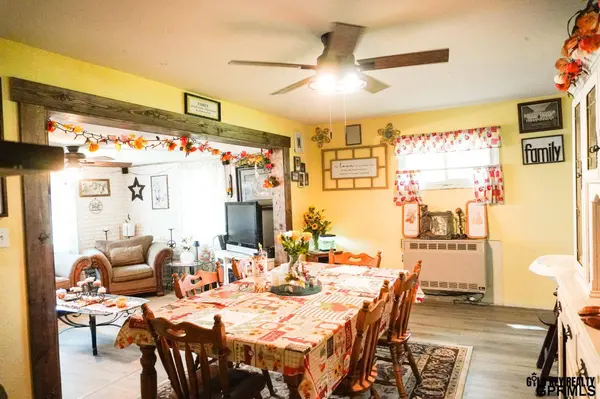 520 E 1ST ST, Blue Springs, NE 68318