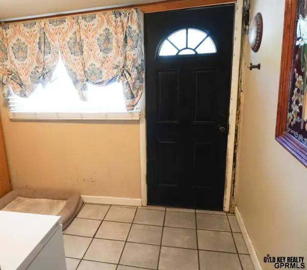 520 E 1ST ST, Blue Springs, NE 68318