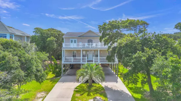 114 SE 63rd ST, Oak Island, NC 28465