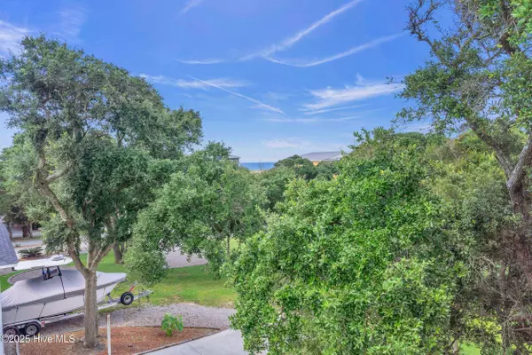 114 SE 63rd ST, Oak Island, NC 28465