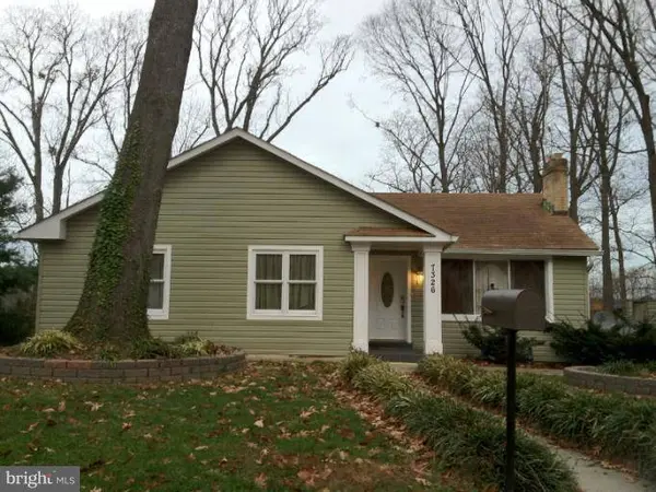 7326 Allan Ave, Falls Church, VA 22046-1903