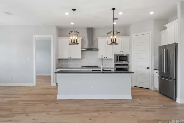 191 AZALEA ALY, Castroville, TX 78009
