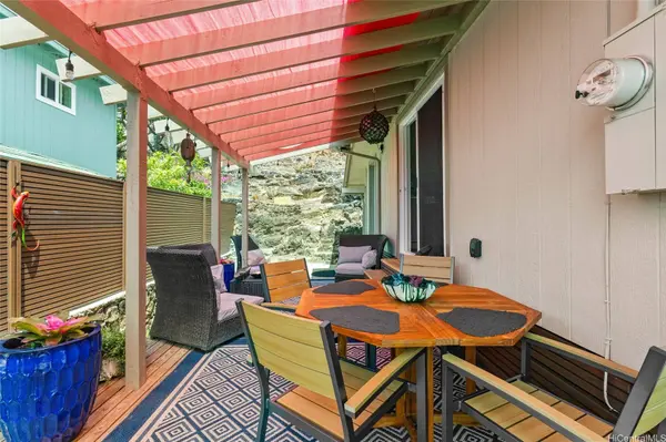 1358 Makaikoa ST, Honolulu, HI 96821