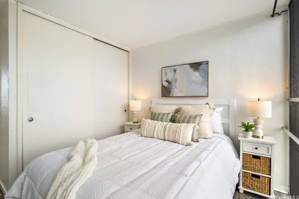 1702 Kewalo ST #801, Honolulu, HI 96822