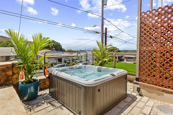1358 Makaikoa ST, Honolulu, HI 96821
