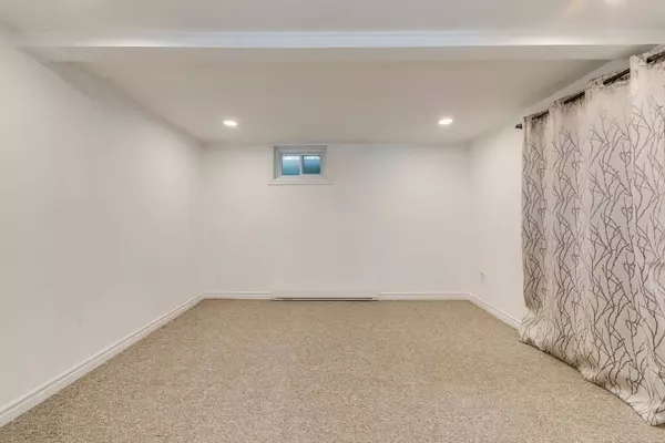 1270 Gainsborough DR #4, Oakville, ON L6H 2L2