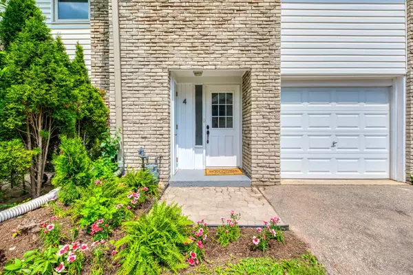 1270 Gainsborough DR #4, Oakville, ON L6H 2L2