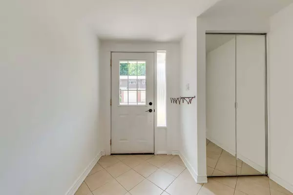 1270 Gainsborough DR #4, Oakville, ON L6H 2L2