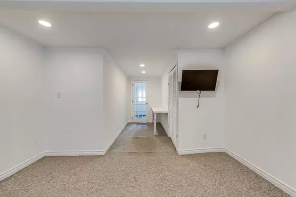 1270 Gainsborough DR #4, Oakville, ON L6H 2L2