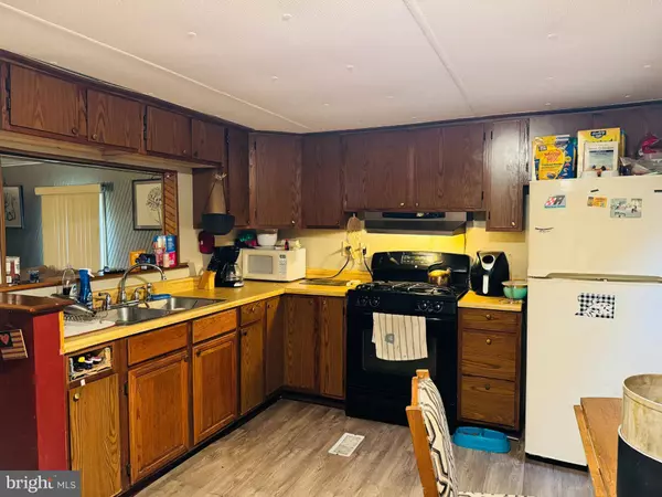 10 ASHWOOD DR, Pittsgrove, NJ 08318