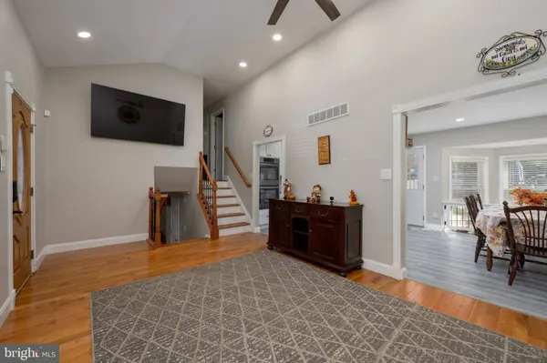 28 MARY ELLEN LN, Sicklerville, NJ 08081