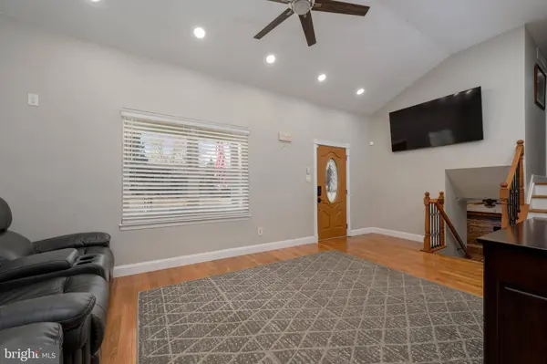 28 MARY ELLEN LN, Sicklerville, NJ 08081