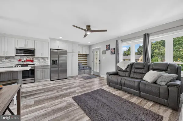 248 DEARBORNE AVE, Blackwood, NJ 08012