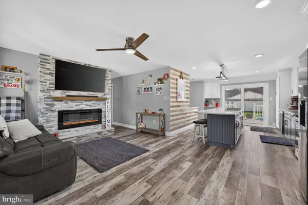 248 DEARBORNE AVE, Blackwood, NJ 08012