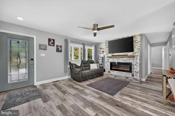 248 DEARBORNE AVE, Blackwood, NJ 08012
