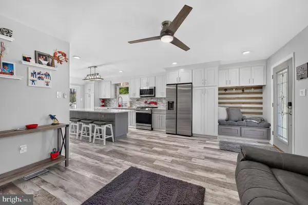 248 DEARBORNE AVE, Blackwood, NJ 08012