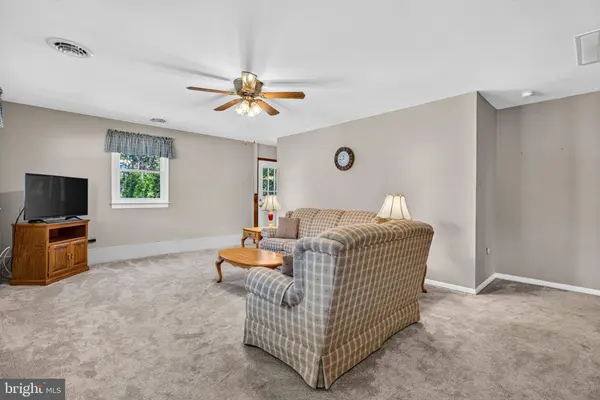 55 BITTLE AVE, Berlin, NJ 08009