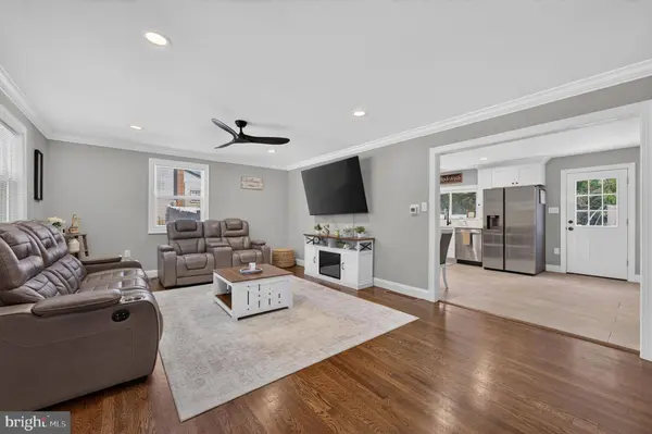 212 SUMMIT AVE, Blackwood, NJ 08012