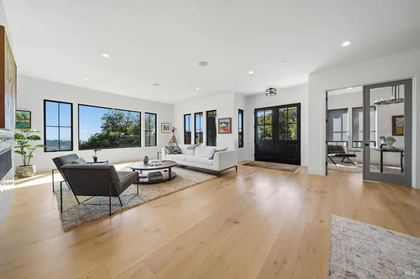 5890 Heights RD, Santa Rosa, CA 95404