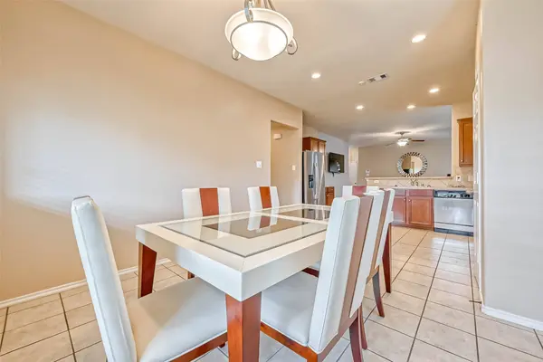 6725 Strawberry Brook LN, Dickinson, TX 77539