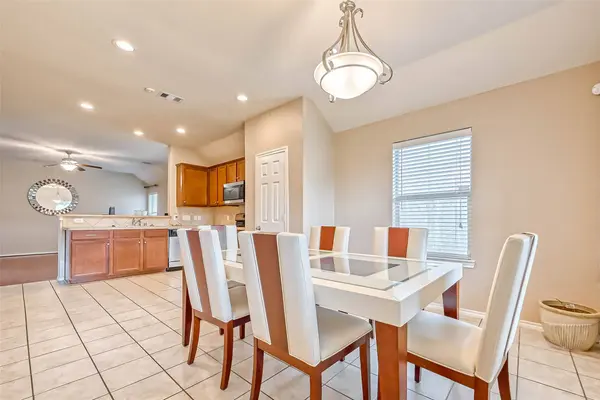 6725 Strawberry Brook LN, Dickinson, TX 77539