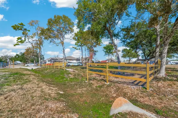 TBD Avenue G, Dickinson, TX 77532