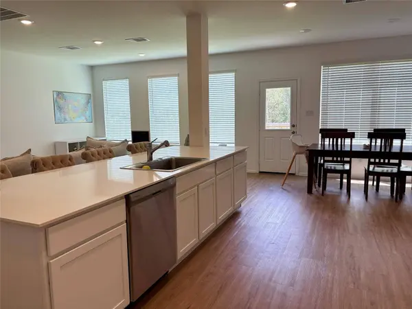 2031 Iris Hills LN, Crosby, TX 77532