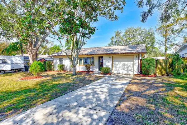 21 BELLE MEADE CIR, Largo, FL 33770