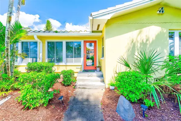 240-242 MATEO WAY NE, St Petersburg, FL 33704