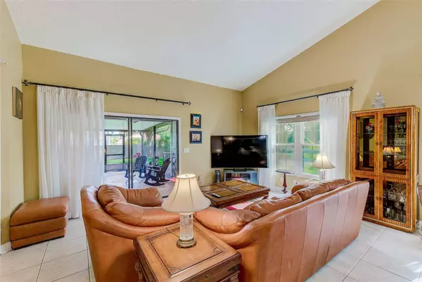 2728 BENTLEY DR, Palm Harbor, FL 34684