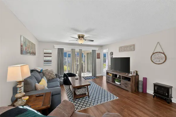 2105 CORDOVA GN #2105, Seminole, FL 33777