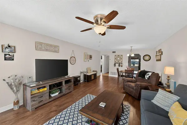 2105 CORDOVA GN #2105, Seminole, FL 33777