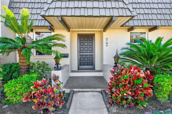 2105 CORDOVA GN #2105, Seminole, FL 33777
