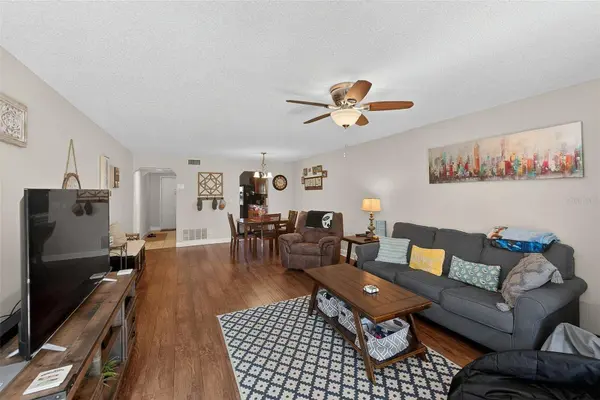 2105 CORDOVA GN #2105, Seminole, FL 33777
