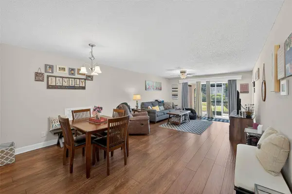 2105 CORDOVA GN #2105, Seminole, FL 33777