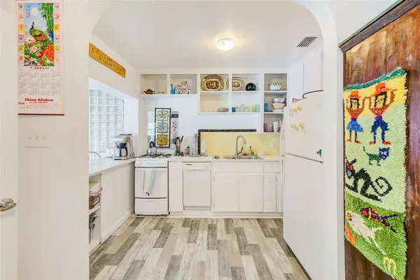 240-242 MATEO WAY NE, St Petersburg, FL 33704