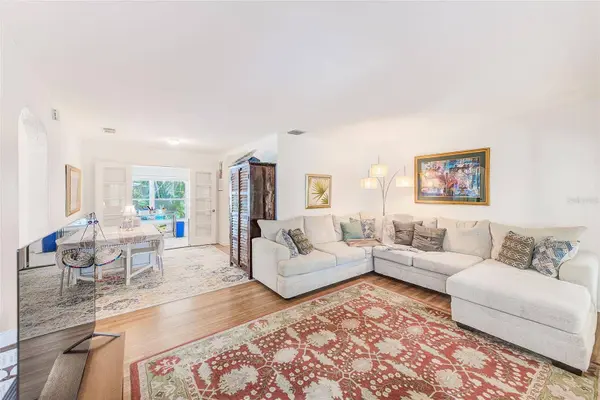 240-242 MATEO WAY NE, St Petersburg, FL 33704