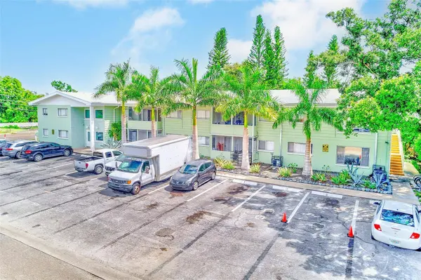 1329 DREW ST #11, Clearwater, FL 33755