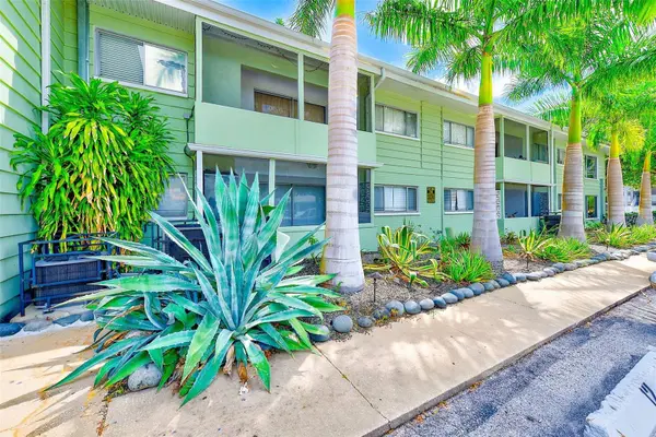 1329 DREW ST #11, Clearwater, FL 33755