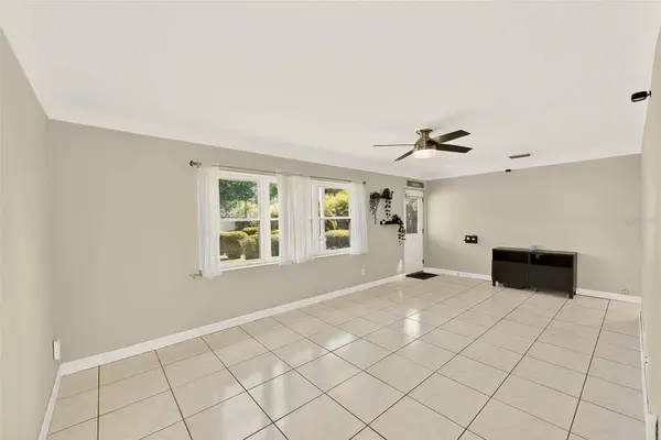 1026 MEADOWLAWN DR N, St Petersburg, FL 33702