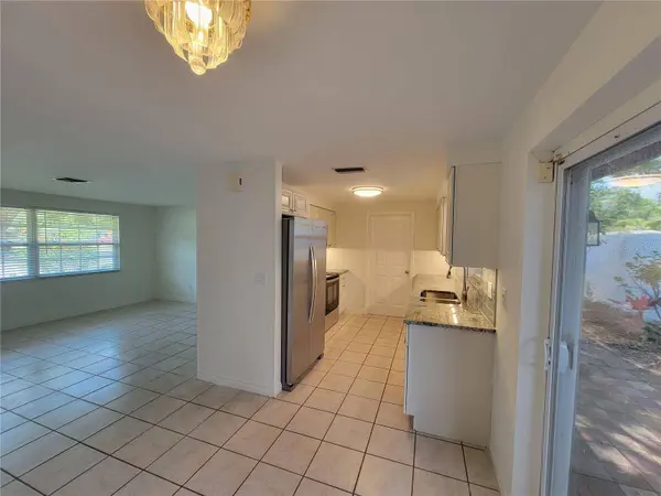 501 LAKE PALMS DR, Largo, FL 33771