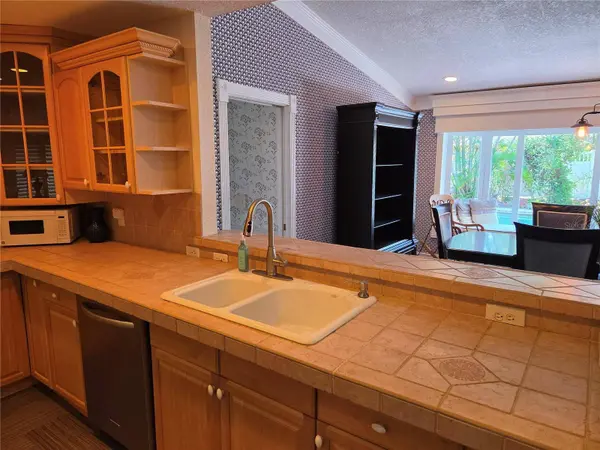 1132 RIDGE DR, Palm Harbor, FL 34683
