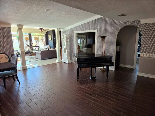 1132 RIDGE DR, Palm Harbor, FL 34683