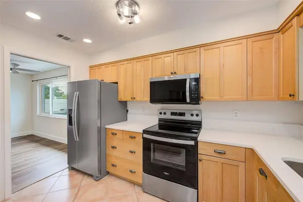 13331 HACIENDA DR, Largo, FL 33774