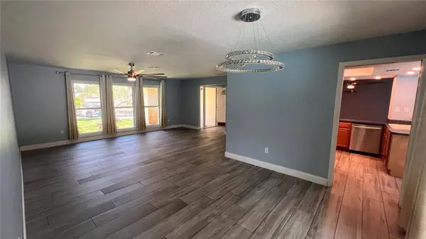 10007 LINDEN PLACE DR, Seminole, FL 33776
